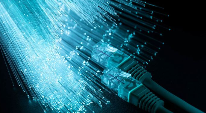 Frenesí de fibra: aprovechando el rayo de la conectividad de alta tecnología